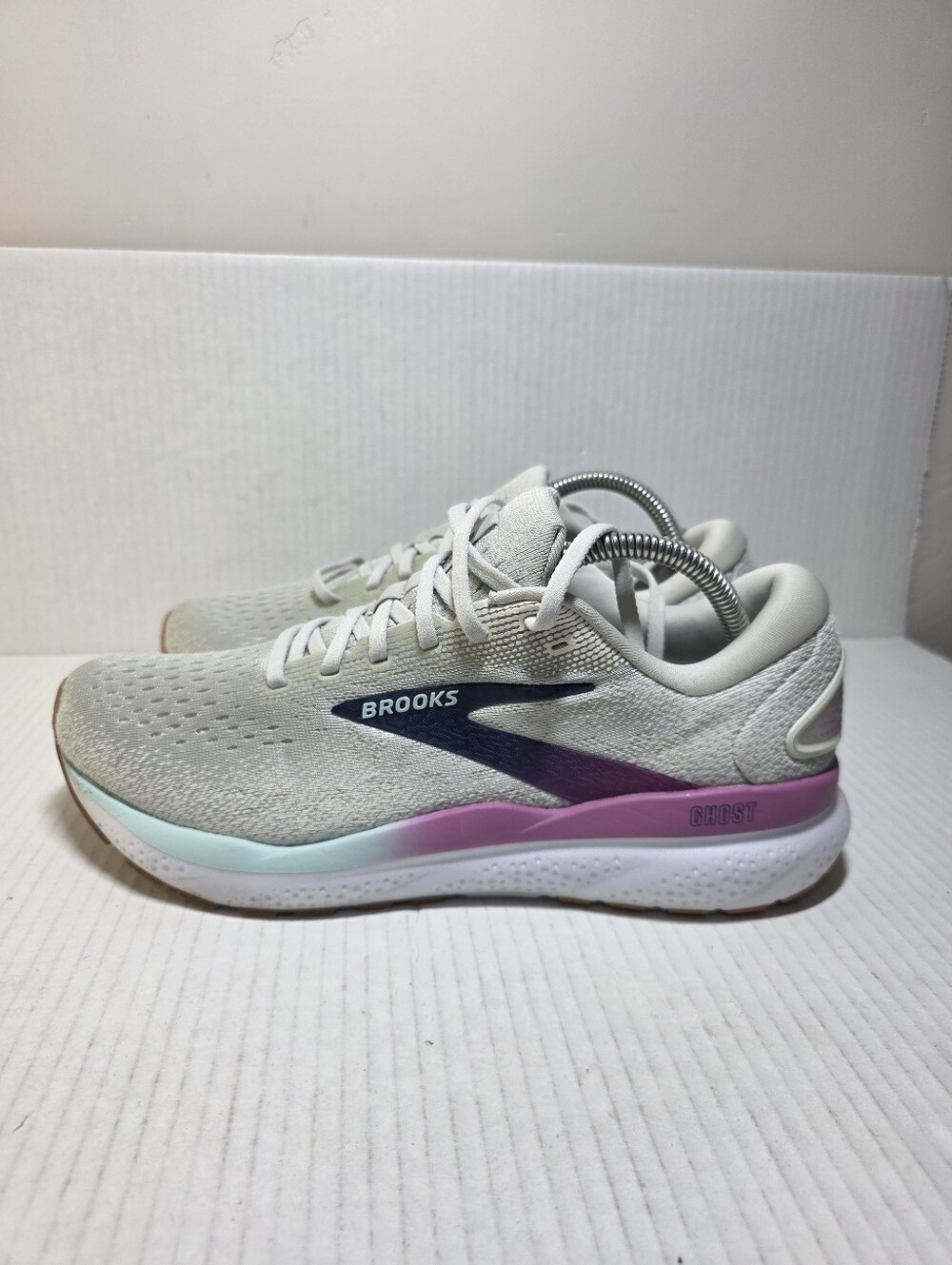 Brooks Ghost 16 Women's Running Shoes Size 10.5 B  White/Grey Walking Sneakers